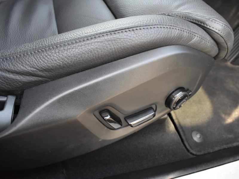 2025 (25) VOLVO XC60 2.0 B5P Plus Dark 5dr AWD Geartronic 5083170