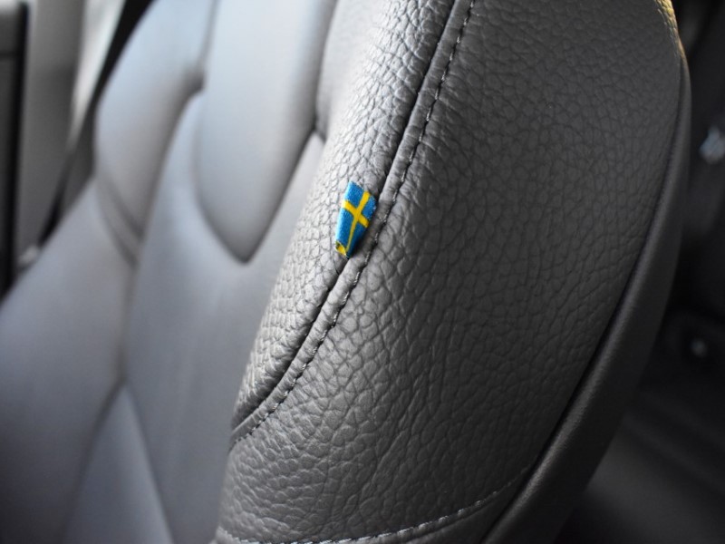 2025 (25) VOLVO XC60 2.0 B5P Plus Dark 5dr AWD Geartronic 5083186