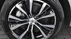 2025 (25) VOLVO XC60 2.0 B5P Plus Dark 5dr AWD Geartronic 5083193