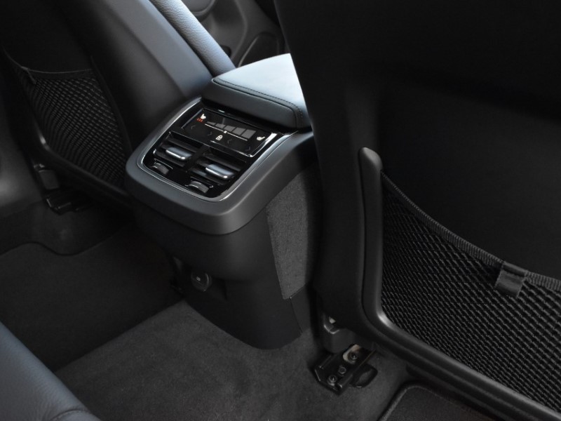 2025 (25) VOLVO XC60 2.0 B5P Plus Dark 5dr AWD Geartronic 5083178