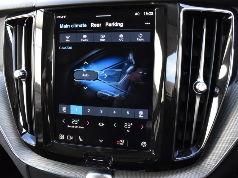 2025 (25) VOLVO XC60 2.0 B5P Plus Dark 5dr AWD Geartronic 5083163