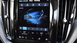 2025 (25) VOLVO XC60 2.0 B5P Plus Dark 5dr AWD Geartronic 5083163