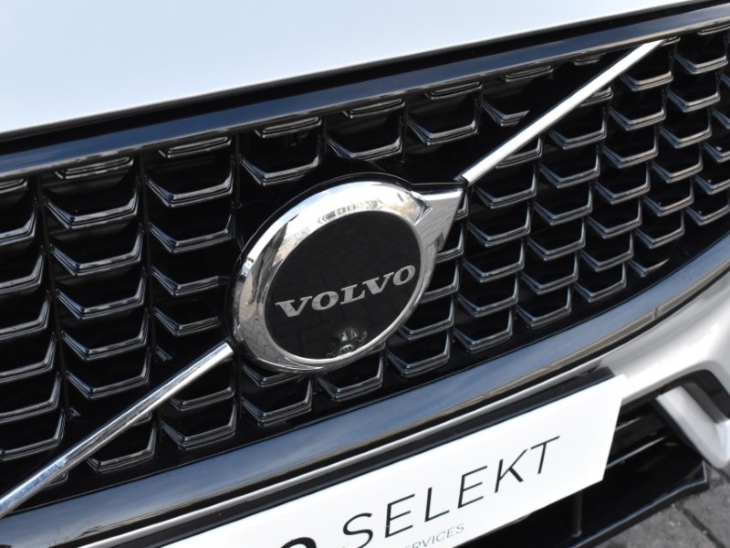 2025 (25) VOLVO XC60 2.0 B5P Plus Dark 5dr AWD Geartronic 5083206