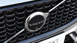2025 (25) VOLVO XC60 2.0 B5P Plus Dark 5dr AWD Geartronic 5083206