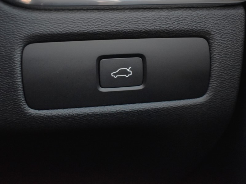 2025 (25) VOLVO XC60 2.0 B5P Plus Dark 5dr AWD Geartronic 5083155