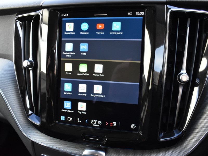 2025 (25) VOLVO XC60 2.0 B5P Plus Dark 5dr AWD Geartronic 5083162