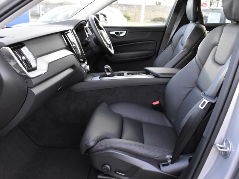 2025 (25) VOLVO XC60 2.0 B5P Plus Dark 5dr AWD Geartronic 5083182