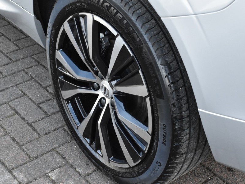 2025 (25) VOLVO XC60 2.0 B5P Plus Dark 5dr AWD Geartronic 5083196