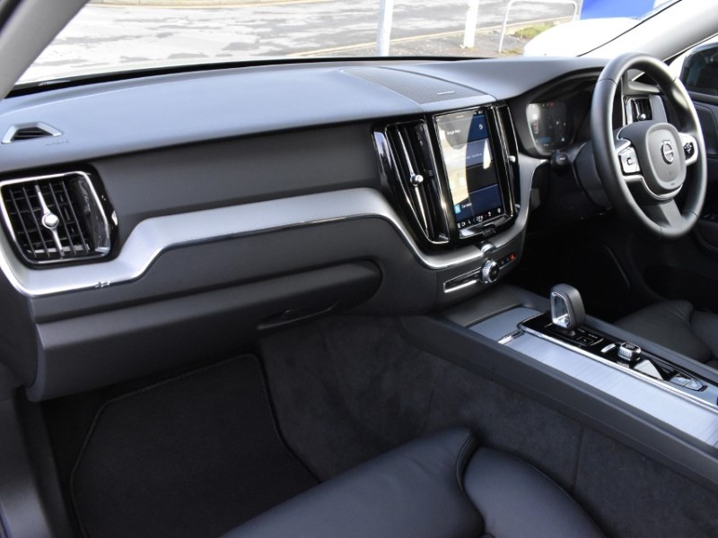 2025 (25) VOLVO XC60 2.0 B5P Plus Dark 5dr AWD Geartronic 5083184