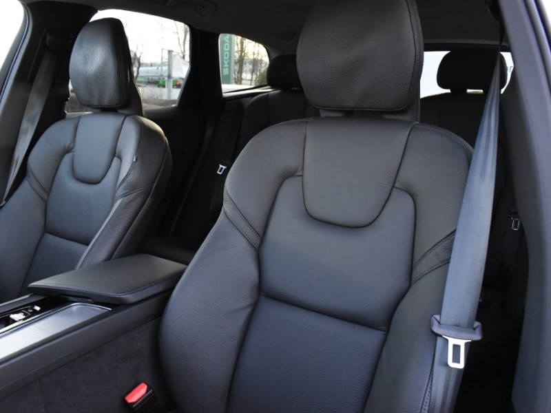 2025 (25) VOLVO XC60 2.0 B5P Plus Dark 5dr AWD Geartronic 5083185