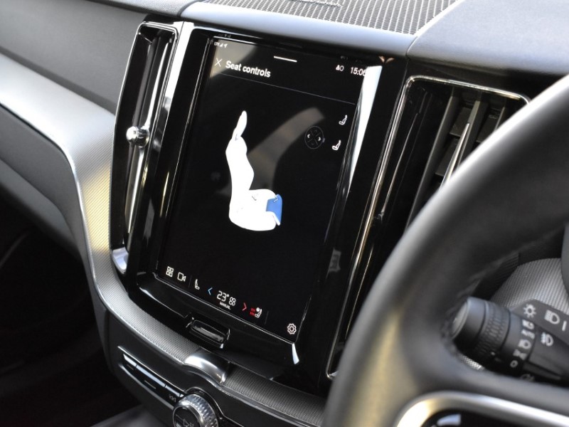 2025 (25) VOLVO XC60 2.0 B5P Plus Dark 5dr AWD Geartronic 5083173