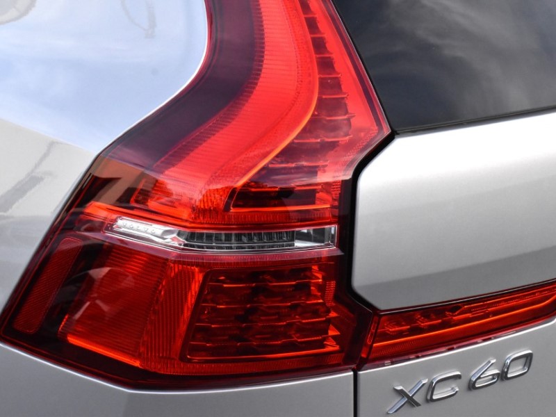 2025 (25) VOLVO XC60 2.0 B5P Plus Dark 5dr AWD Geartronic 5083199