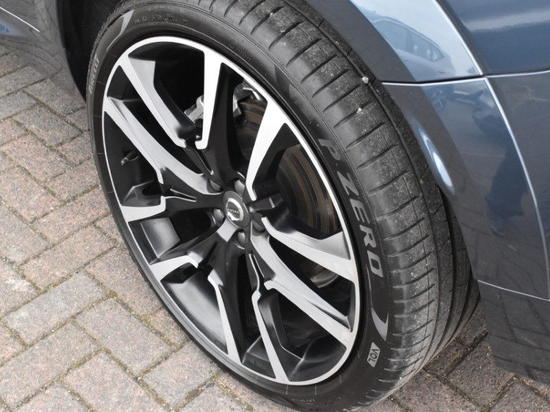 2025 (25) VOLVO XC60 2.0 B5P Ultra Dark 5dr AWD Geartronic 5086201