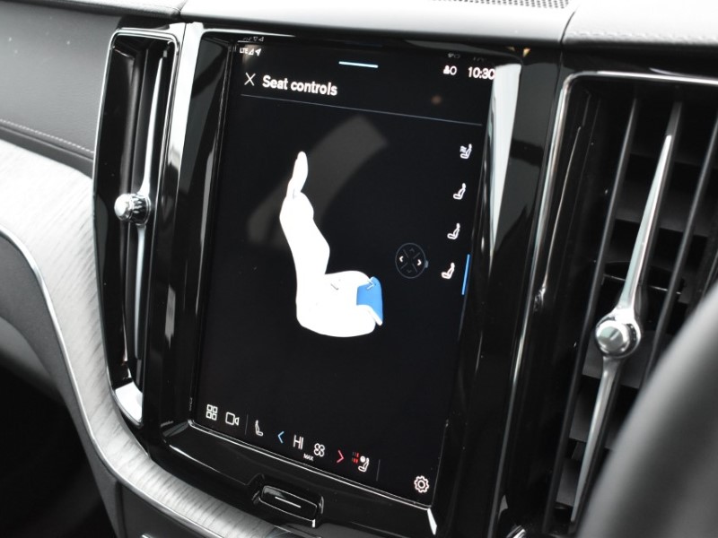 2025 (25) VOLVO XC60 2.0 B5P Ultra Dark 5dr AWD Geartronic 5086178