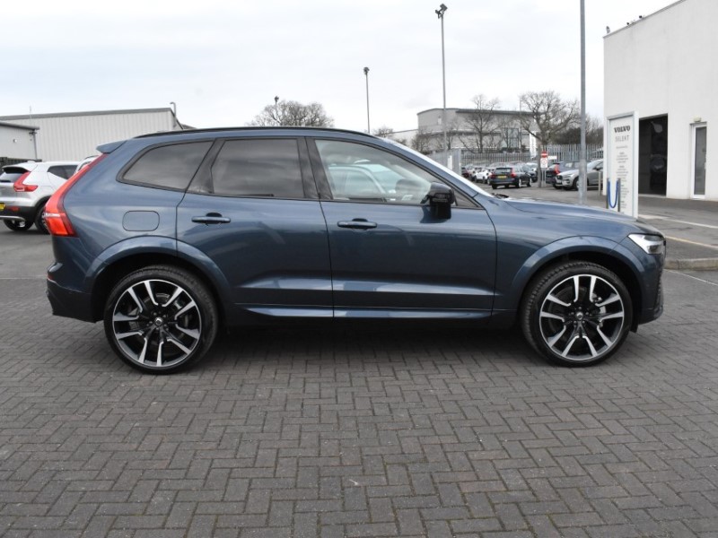 2025 (25) VOLVO XC60 2.0 B5P Ultra Dark 5dr AWD Geartronic 5086145