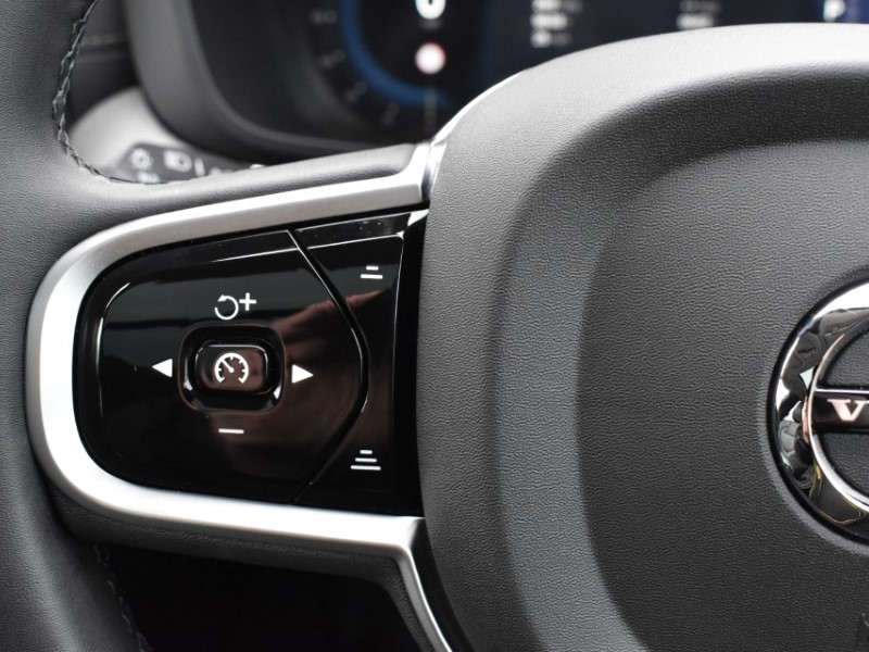 2025 (25) VOLVO XC60 2.0 B5P Ultra Dark 5dr AWD Geartronic 5086157