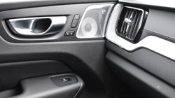 2025 (25) VOLVO XC60 2.0 B5P Ultra Dark 5dr AWD Geartronic 5086170