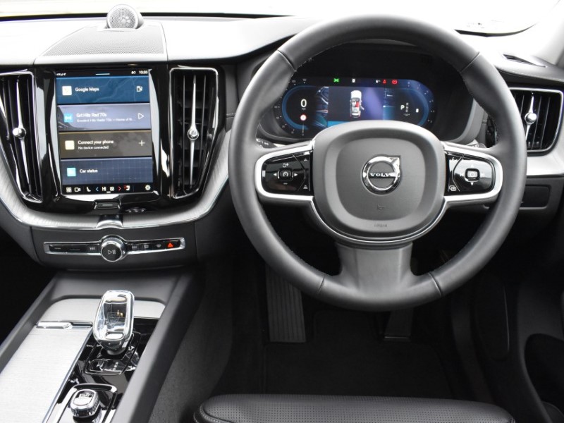 2025 (25) VOLVO XC60 2.0 B5P Ultra Dark 5dr AWD Geartronic 5086185
