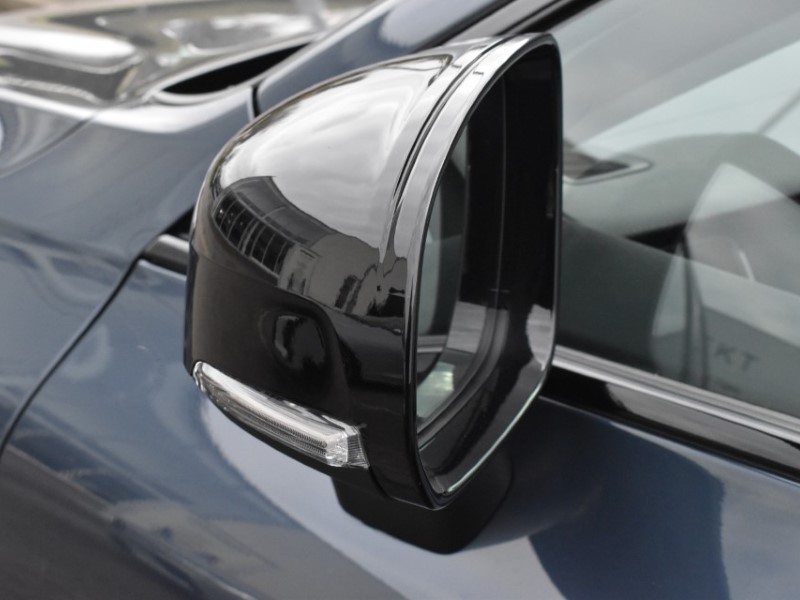 2025 (25) VOLVO XC60 2.0 B5P Ultra Dark 5dr AWD Geartronic 5086199