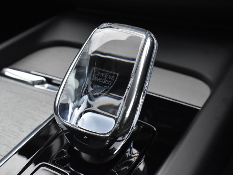 2025 (25) VOLVO XC60 2.0 B5P Ultra Dark 5dr AWD Geartronic 5086156