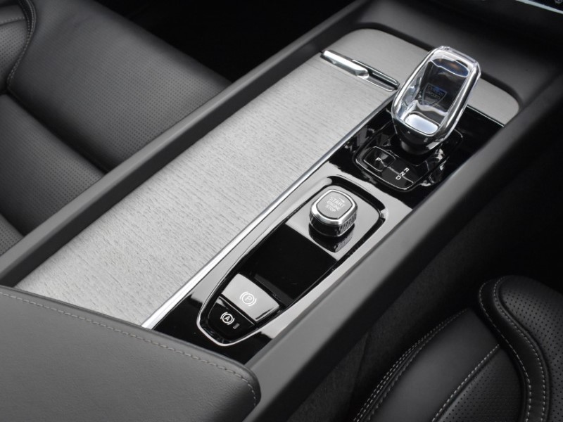 2025 (25) VOLVO XC60 2.0 B5P Ultra Dark 5dr AWD Geartronic 5086171