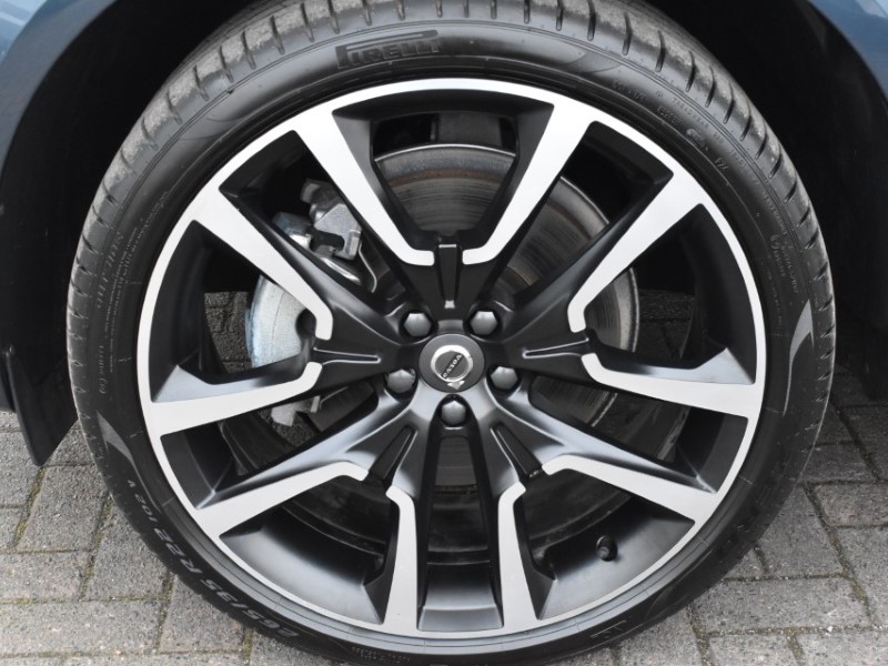 2025 (25) VOLVO XC60 2.0 B5P Ultra Dark 5dr AWD Geartronic 5086197