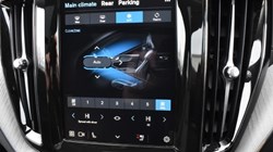 2025 (25) VOLVO XC60 2.0 B5P Ultra Dark 5dr AWD Geartronic 5086165
