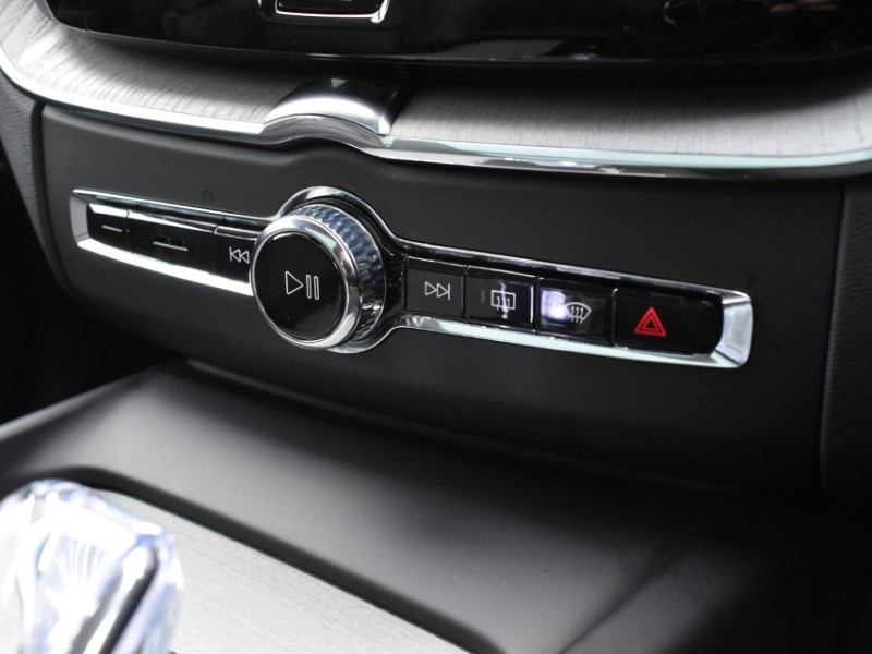 2025 (25) VOLVO XC60 2.0 B5P Ultra Dark 5dr AWD Geartronic 5086169