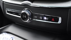 2025 (25) VOLVO XC60 2.0 B5P Ultra Dark 5dr AWD Geartronic 5086169