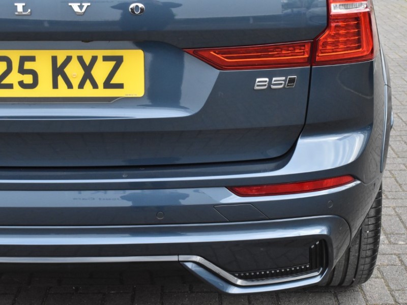 2025 (25) VOLVO XC60 2.0 B5P Ultra Dark 5dr AWD Geartronic 5086204