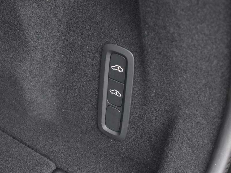 2025 (25) VOLVO XC60 2.0 B5P Ultra Dark 5dr AWD Geartronic 5086193