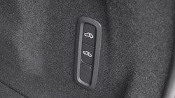 2025 (25) VOLVO XC60 2.0 B5P Ultra Dark 5dr AWD Geartronic 5086193