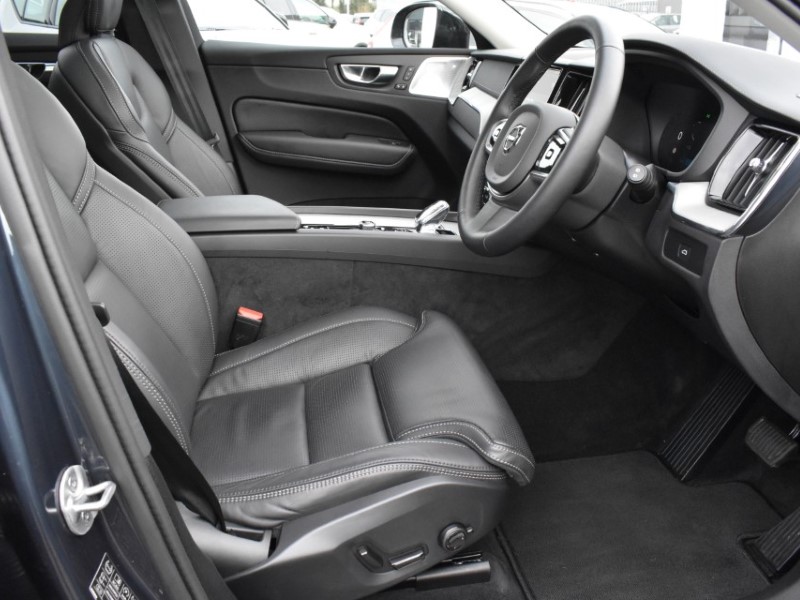 2025 (25) VOLVO XC60 2.0 B5P Ultra Dark 5dr AWD Geartronic 5086174