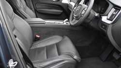 2025 (25) VOLVO XC60 2.0 B5P Ultra Dark 5dr AWD Geartronic 5086174