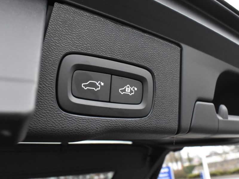 2025 (25) VOLVO XC60 2.0 B5P Ultra Dark 5dr AWD Geartronic 5086195