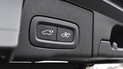 2025 (25) VOLVO XC60 2.0 B5P Ultra Dark 5dr AWD Geartronic 5086195