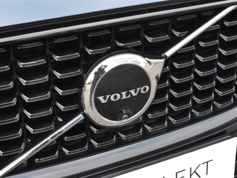 2025 (25) VOLVO XC60 2.0 B5P Ultra Dark 5dr AWD Geartronic 5086212