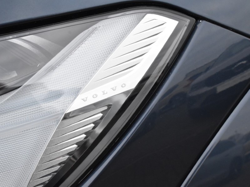 2025 (25) VOLVO XC60 2.0 B5P Ultra Dark 5dr AWD Geartronic 5086198