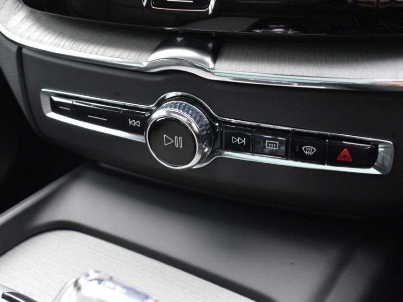 2025 (25) VOLVO XC60 2.0 B5P Ultra Dark 5dr AWD Geartronic 5086159