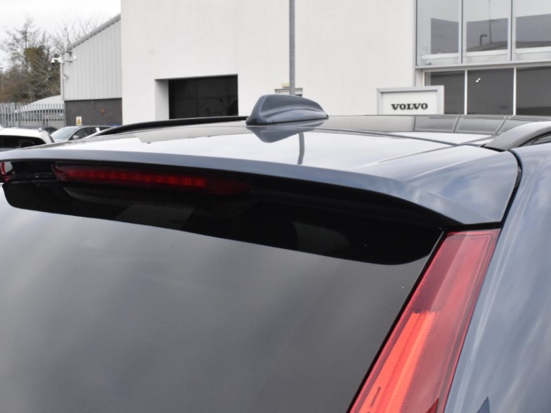 2025 (25) VOLVO XC60 2.0 B5P Ultra Dark 5dr AWD Geartronic 5086205