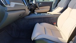 2026 (26) VOLVO XC60 2.0 B5P Plus Dark 5dr AWD Geartronic 5520824