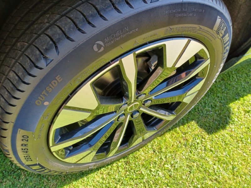 2026 (26) VOLVO XC60 2.0 B5P Plus Dark 5dr AWD Geartronic 5520842