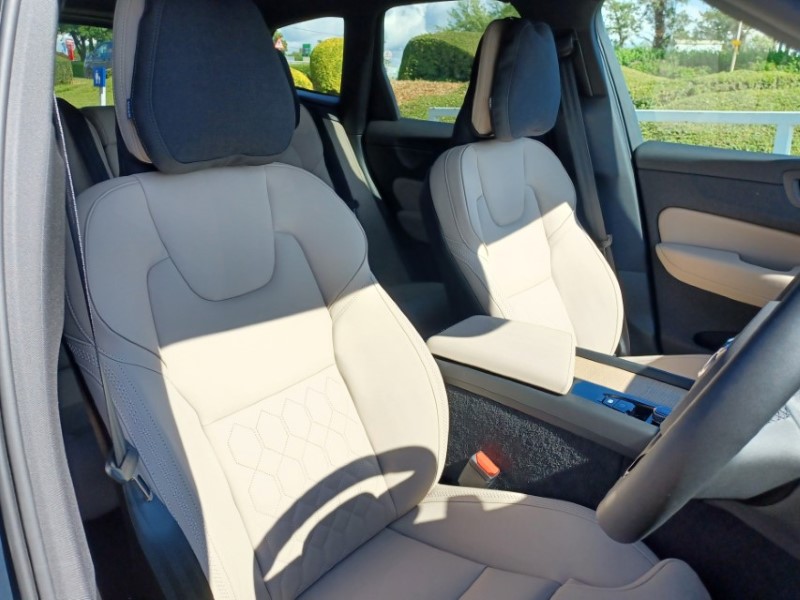 2026 (26) VOLVO XC60 2.0 B5P Plus Dark 5dr AWD Geartronic 5520821