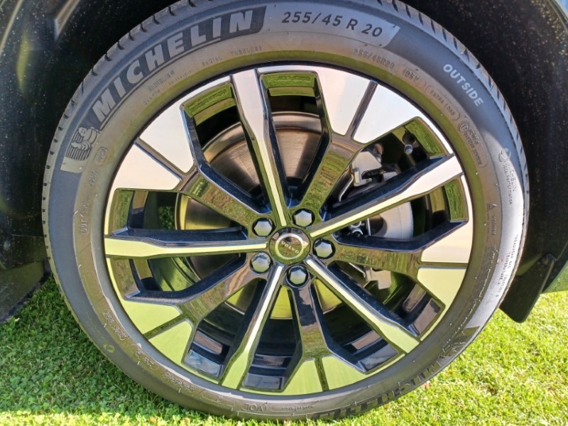 2026 (26) VOLVO XC60 2.0 B5P Plus Dark 5dr AWD Geartronic 5520844