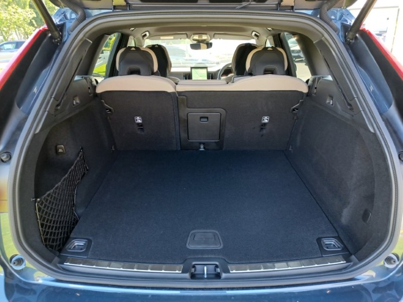 2026 (26) VOLVO XC60 2.0 B5P Plus Dark 5dr AWD Geartronic 5520838