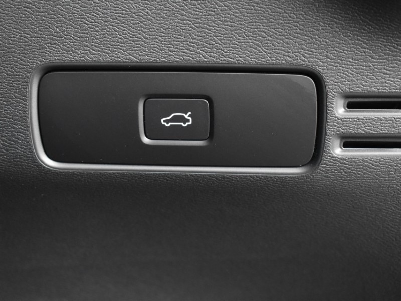 2025 (25) VOLVO XC40 2.0 B4P Plus Dark 5dr Auto 5069534