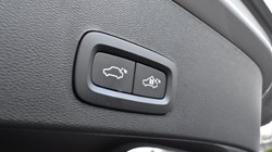 2025 (25) VOLVO XC40 2.0 B4P Plus Dark 5dr Auto 5069568