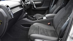 2025 (25) VOLVO XC40 2.0 B4P Plus Dark 5dr Auto 5069558