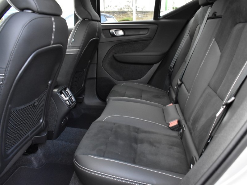 2025 (25) VOLVO XC40 2.0 B4P Plus Dark 5dr Auto 5069563