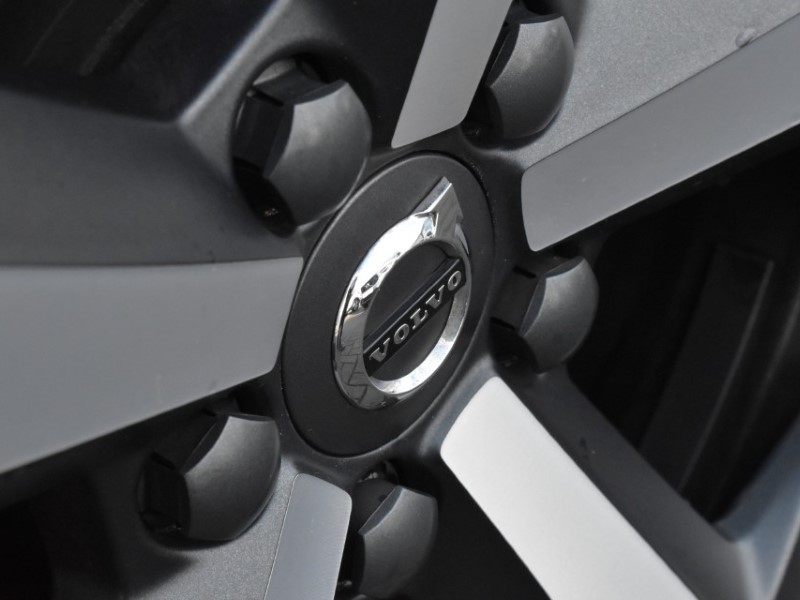 2025 (25) VOLVO XC40 2.0 B4P Plus Dark 5dr Auto 5069571